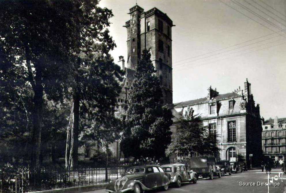 21 Dijon Ancien Palais des Ducs de Bourgogne.jpg